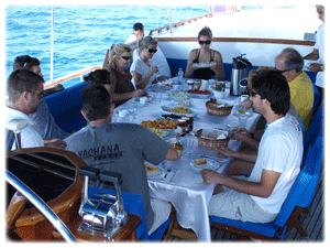cemre4_dining_table